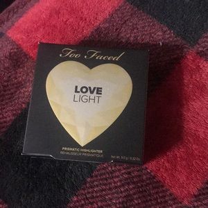 Too Faced Love Light